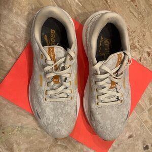 Brooks Women’s Adrenaline GTS 23 White and Gray Gold Athletic Shoes